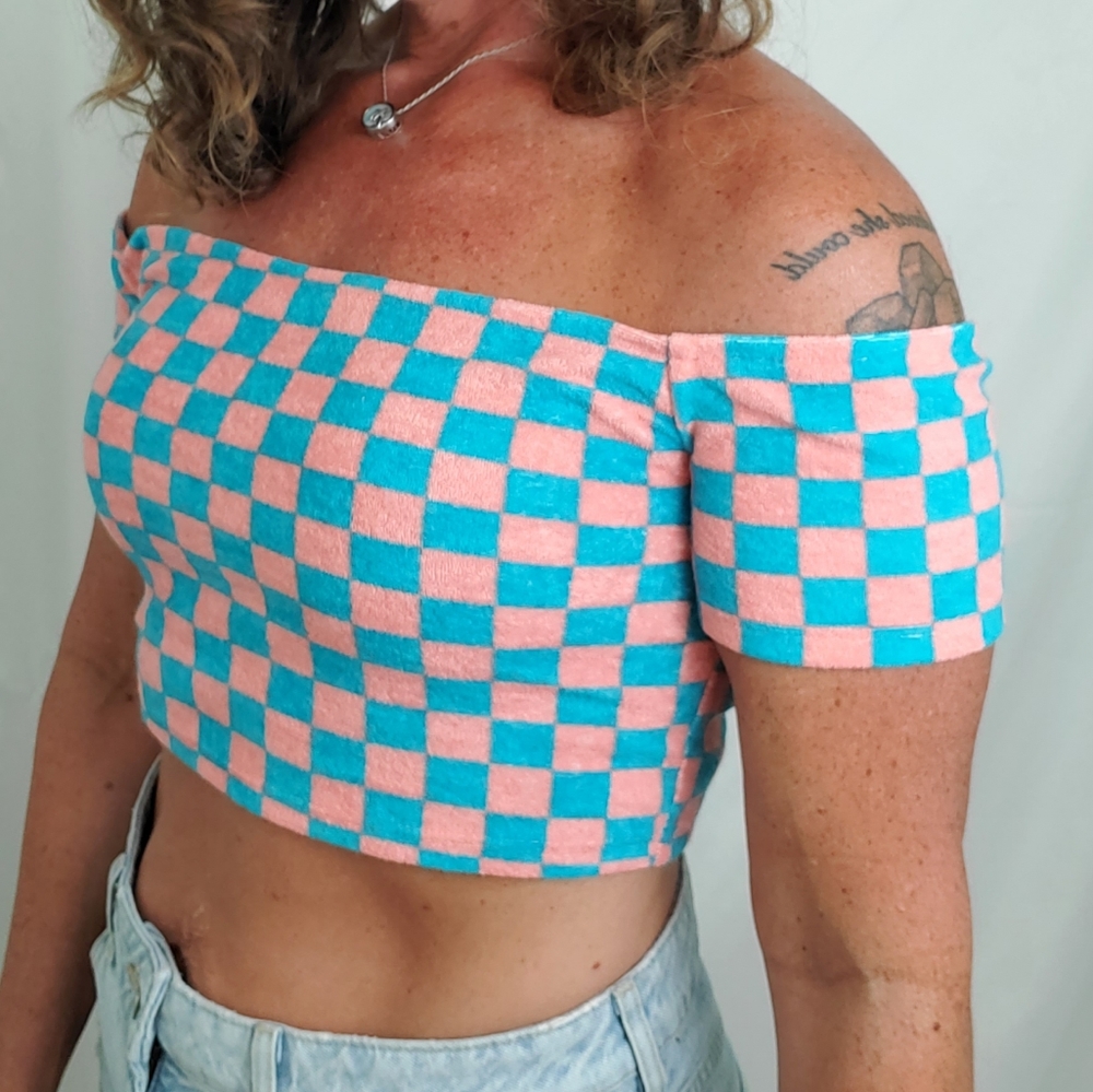 SO retro 80s style checkered crop top